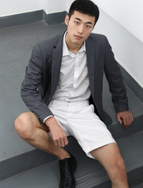 王城 锦州 25岁 185cm 63kg