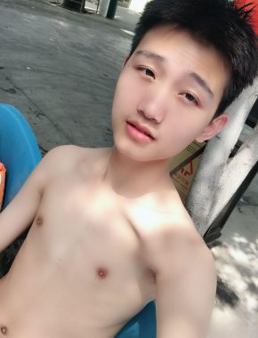 刘纪鹏/陈先生 昆明 24岁 179cm 58kg