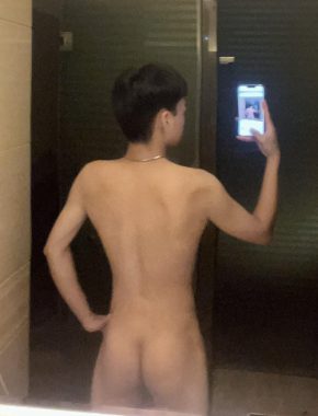 纪岛弟弟/半岛 昆明 24岁 168cm 53kg