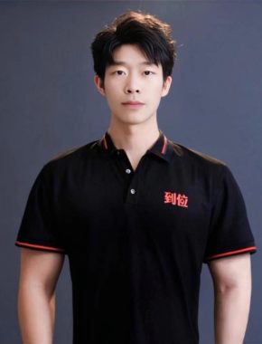 李呈康 南宁 24岁 183cm 70kg