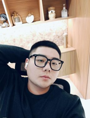刘红阳 沈阳 22岁 185cm 95kg
