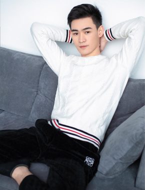 贺佳伟 昆明 29岁 180cm 64kg