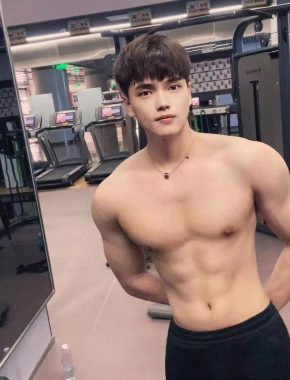 赵6 南宁 19岁 178cm 67kg