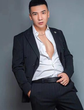 李佳琦 沈阳 38岁 179cm 75kg