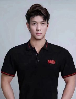 李继圆 昆明 21岁 175cm 60kg