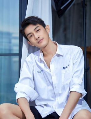 莫毅明 南宁 36岁 172cm 53kg
