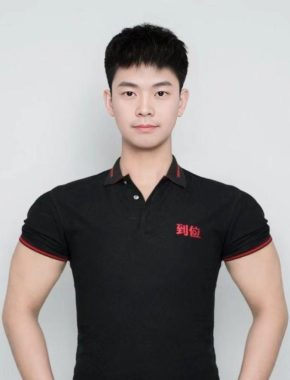 杨成飞 昆明 25岁 173cm 70kg