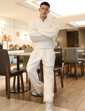 姜滨 三亚 29岁 182cm 68kg