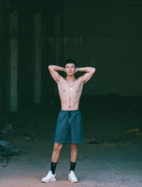 龚晓华 三亚 24岁 172cm 60kg