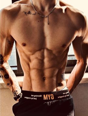 法老 三亚 27岁 173cm 61kg