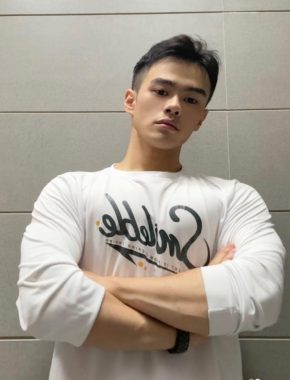 刘学松 三亚 25岁 177cm 65kg