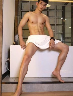 77 中国澳门 25岁 176cm 65kg