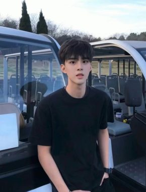 阿东 中国香港 21岁 176cm 56kg