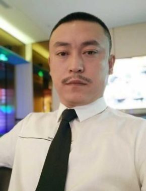 方圆 长春 44岁 172cm 60kg