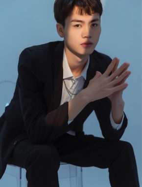 曹旭龙 太原 21岁 183cm 60kg