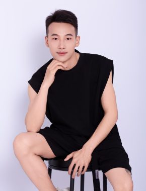 任岩松 太原 26岁 175cm 55kg
