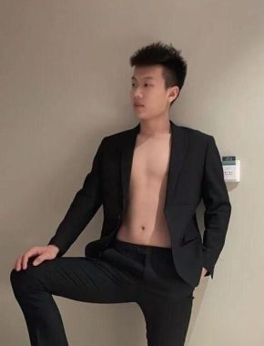 贾国龙 哈尔滨 27岁 180cm 70kg