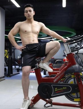 裴恩 南宁 29岁 177cm 75kg