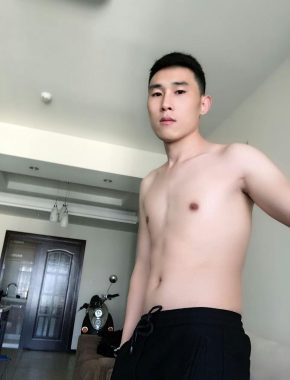 黄毅清 昆明 34岁 175cm 65kg
