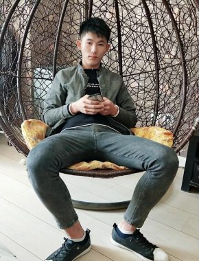 刘源 昆明 27岁 182cm 68kg