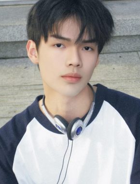 蒙超卫 南宁 23岁 185cm 70kg