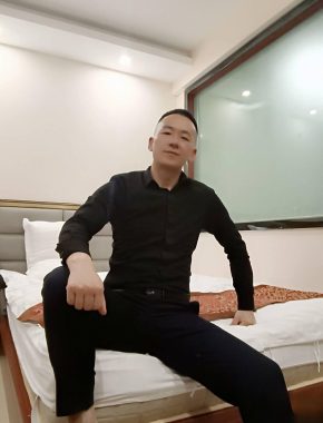 邓垚 昆明 43岁 172cm 62kg