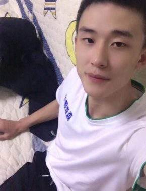 刘忻 昆明 25岁 180cm 65kg
