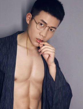 席慕容 昆明 29岁 171cm 61kg