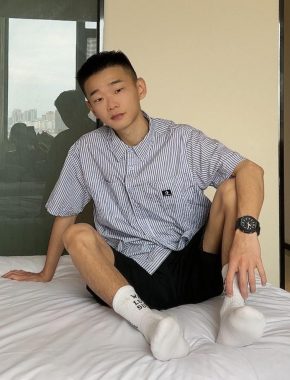 蔡世轩 昆明 21岁 171cm 50kg