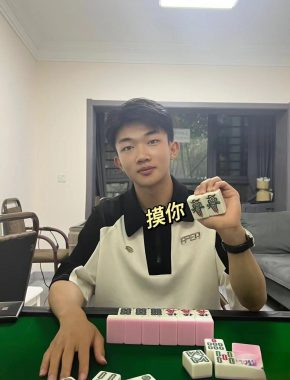 涂建华 昆明 21岁 173cm 60kg